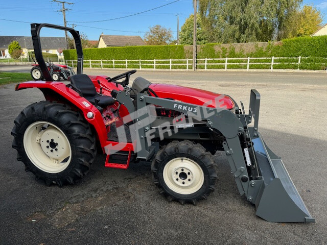 Produits JP FRANCE - YANMAR 26 CV 3 CYLINDRES 1543 cm3 DIESEL /DIRECTION ASSISTEE / INVERSEUR DE MARCHE 4 RM ROUES AGRAIRES d'occasion révisé avec CHARGEUR TERRE NEUF - OFFRES DU MOMENT - Tracteurs et Microtracteurs - OCCASIONS - OFFRES DU MOMENT