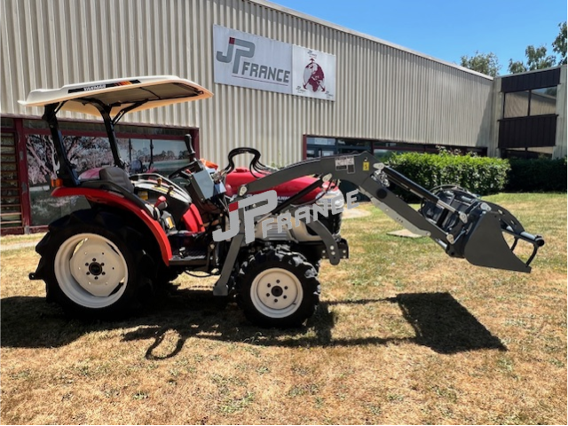 Produits JP FRANCE - YANMAR 22 CV 4 RM DIRECTION ASSISTEE + CHARGEUR MULTIFONCTION - OCCASIONS - Tracteurs et Microtracteurs - OCCASIONS - 
