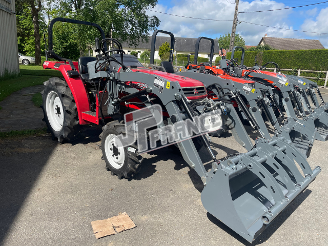 Produits JP FRANCE - MITSUBISHI 23 CV 3 CYLINDRES DIESEL 4 RM d'occasion révisé AVEC CHARGEUR MULTIFONCTION NEUF - OFFRES DU MOMENT - Tracteurs et Microtracteurs - OCCASIONS - OFFRES DU MOMENT