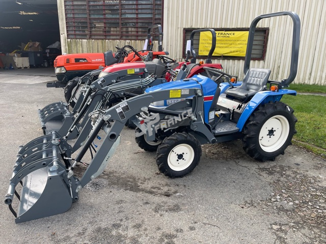 Produits JP FRANCE - ISEKI 19CV 1000cm3 DIRECTION ASSISTEE + CHARGEUR TERRE NEUF - Tracteurs et Microtracteurs - Tracteurs et Microtracteurs -  - 