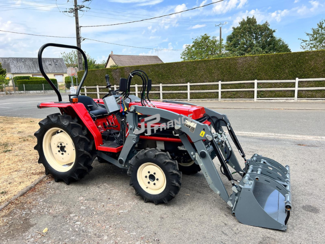 Produits JP FRANCE - YANMAR 23 CV 4 RM + CHARGEUR MULTI A DECROCHAGE RAPIDE - OFFRES SPÉCIALES DU MOMENT - Tracteurs et Microtracteurs - OCCASIONS - OFFRES SPÉCIALES DU MOMENT