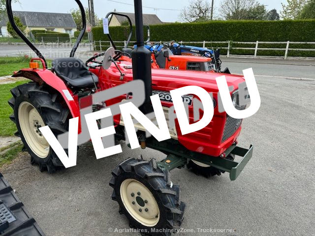 Produits JP FRANCE - YANMAR 20 CV 3 CYLINDRES BOITE MECA 4 RM D'OCCASION RÉVISÉ - OFFRES SPÉCIALES DU MOMENT - Tracteurs et Microtracteurs - OCCASIONS - OFFRES SPÉCIALES DU MOMENT